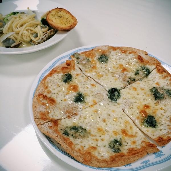 Photo taken at 홈플러스 (Home plus) by Mikyung K. on 8/1/2014-首尔特别市冠岳区909 Photo taken at 홈플러스 (Home plus) by Mikyung K. on 8/1/2014