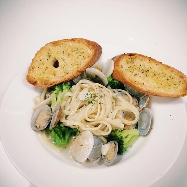 Photo taken at 홈플러스 (Home plus) by Mikyung K. on 8/1/2014-首尔特别市冠岳区909 Photo taken at 홈플러스 (Home plus) by Mikyung K. on 8/1/2014