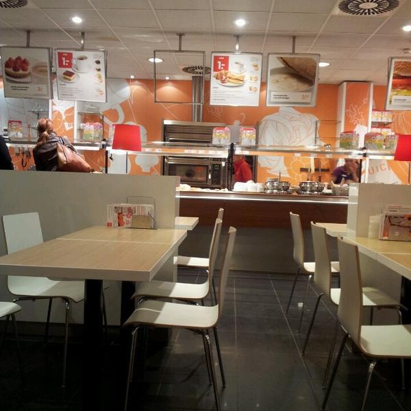 Photo taken at HEMA by Stephen C. on 4/19/2013-荷兰北布拉班特省埃因霍温权利街37号 Photo taken at HEMA by Stephen C. on 4/19/2013