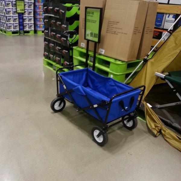 Photo taken at 이마트 트레이더스 (e-mart Traders) by muzerrr a. on 4/22/2013-釜山广域市釜山镇区81易买得超市 Photo taken at 이마트 트레이더스 (e-mart Traders) by muzerrr a. on 4/22/2013