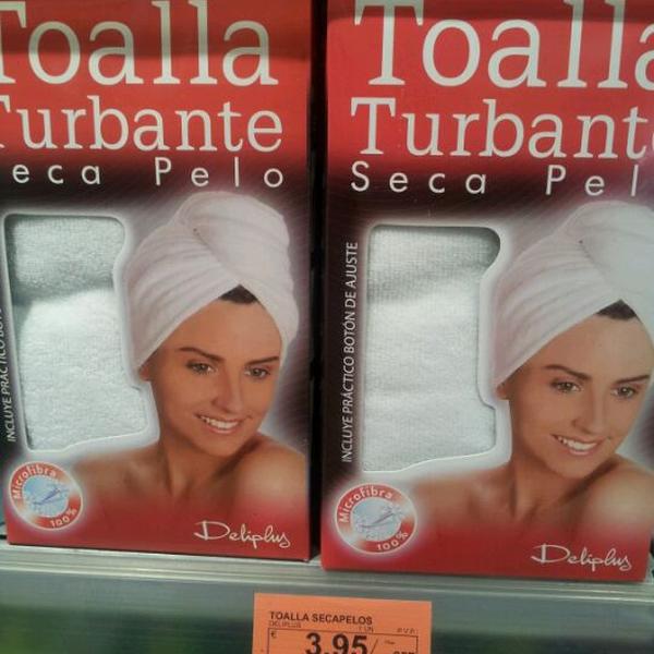 Photo taken at Mercadona (Mercado das Travesas) by Chechu L. on 3/14/2012