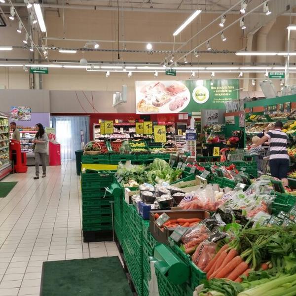 Photo taken at Carrefour by Longboard34 D. on 4/29/2014