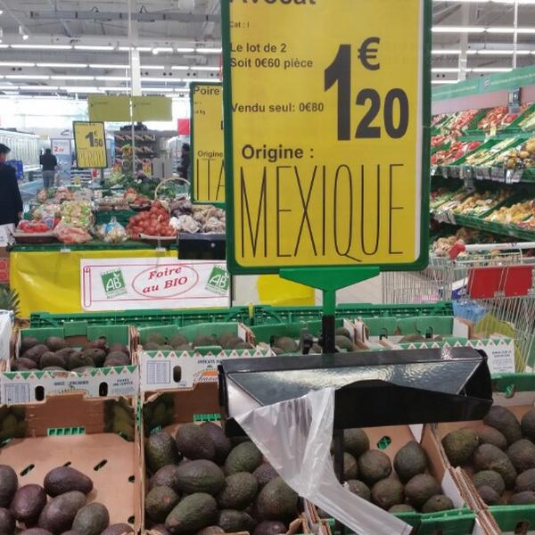 Photo taken at Carrefour by Longboard34 D. on 1/18/2015