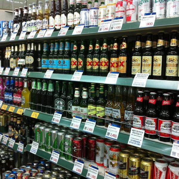 Photo taken at 이마트 (E-Mart) by Kate H. on 2/1/2013-济州市塔洞38易买得超市 Photo taken at 이마트 (E-Mart) by Kate H. on 2/1/2013