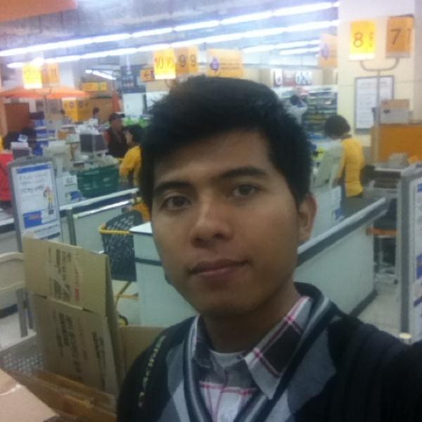 Photo taken at 이마트 (E-Mart) by Putu A. on 5/7/2013-济州市塔洞38易买得超市 Photo taken at 이마트 (E-Mart) by Putu A. on 5/7/2013