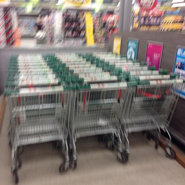 Photo taken at Woolworths by Ray H. on 7/17/2014-维多利亚3103 博文 白马路(曼根街) Photo taken at Woolworths by Ray H. on 7/17/2014