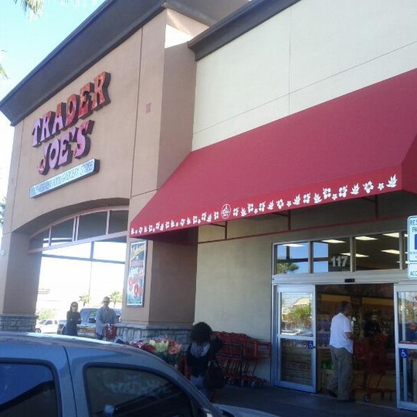 Photo taken at Trader Joe's by Bob L. on 11/24/2012-内华达州拉斯维加斯华盛顿大道7575号 Photo taken at Trader Joe's by Bob L. on 11/24/2012