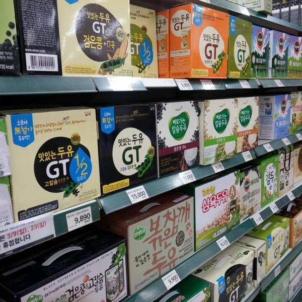 Photo taken at 이마트 메트로 / E-Mart Metro by Seyeon P. on 3/3/2014