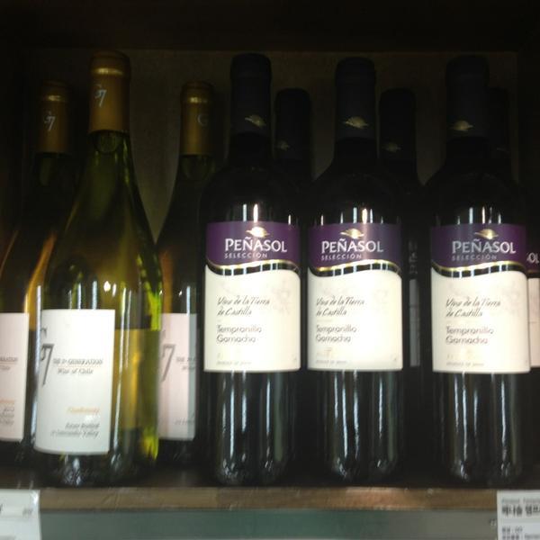 Photo taken at 이마트 메트로 / E-Mart Metro by Elena M. on 7/4/2013