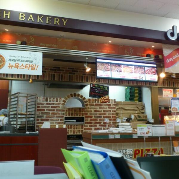 Photo taken at 이마트 메트로 / E-Mart Metro by Myengmin S. on 9/22/2012