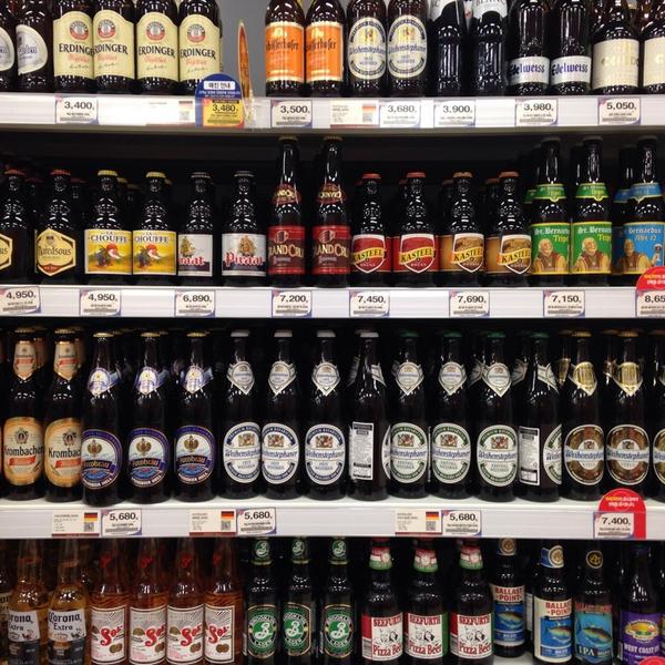 Photo taken at 홈플러스 (Home plus) by Juweon P. on 10/6/2013-首尔东大门区千户大路133号 (龙头洞,Homeplus东大门店) Photo taken at 홈플러스 (Home plus) by Juweon P. on 10/6/2013