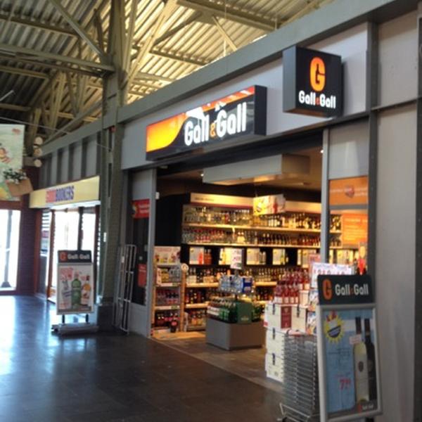 Photo taken at Gall & Gall by Ad V. on 7/24/2012