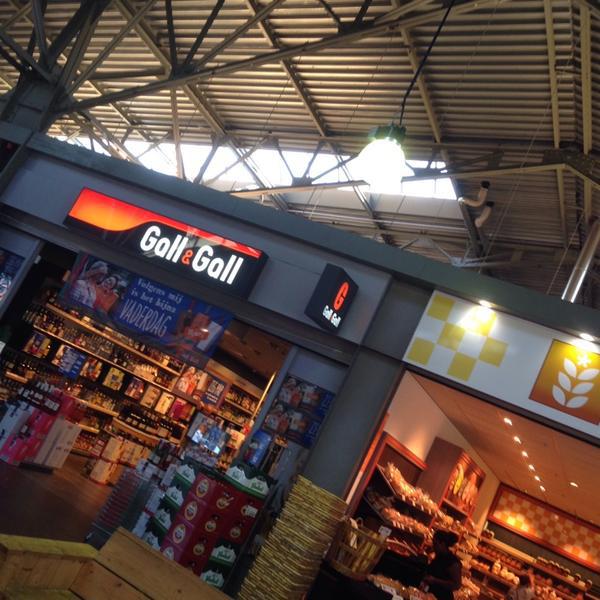 Photo taken at Gall & Gall by Ad V. on 6/6/2014