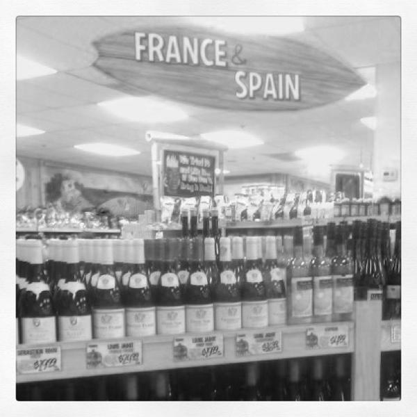 Photo taken at Trader Joe's by John M. on 8/24/2012-内华达州拉斯维加斯市迪凯特大道2101号 Photo taken at Trader Joe's by John M. on 8/24/2012