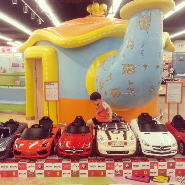 Photo taken at 이마트 / E-Mart by Jihun Y. on 6/12/2013-大田市东区1689易买得超市 Photo taken at 이마트 / E-Mart by Jihun Y. on 6/12/2013