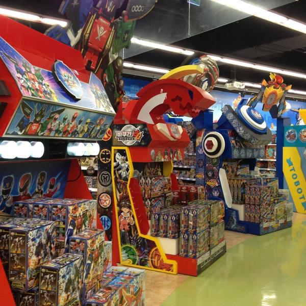 Photo taken at 이마트 / E-Mart by Ryan H. on 2/5/2013-大田市东区1689易买得超市 Photo taken at 이마트 / E-Mart by Ryan H. on 2/5/2013