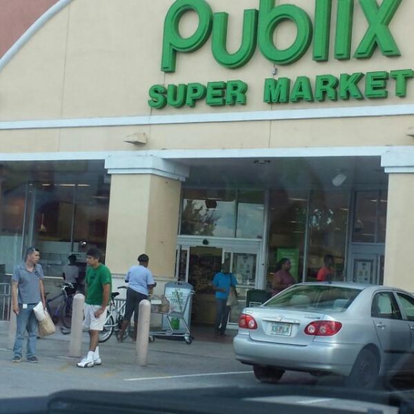 Photo taken at Publix by Darryl J. H. on 10/25/2014