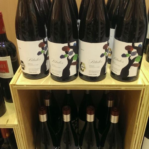 Photo taken at LCBO by Christie S. on 11/16/2013-加拿大多伦多国会街222 Photo taken at LCBO by Christie S. on 11/16/2013