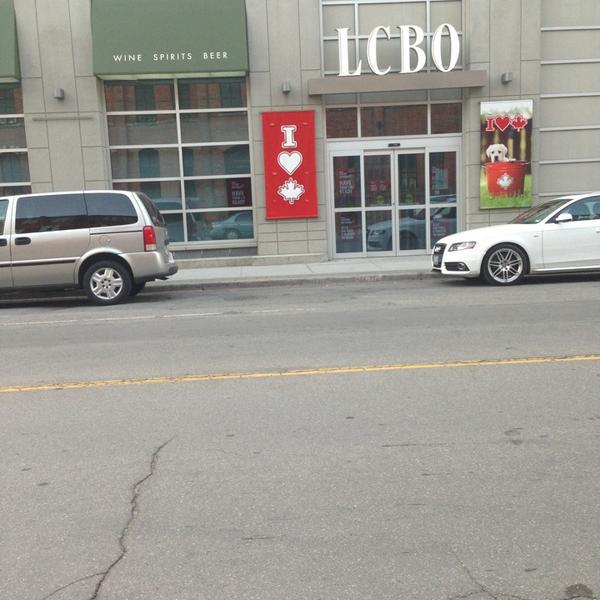 Photo taken at LCBO by Robert F. on 6/27/2013-加拿大多伦多国会街222 Photo taken at LCBO by Robert F. on 6/27/2013
