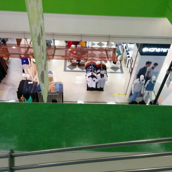 Photo taken at 홈플러스 (Home plus) by ES L. on 5/16/2014-首尔市永登浦区堂山路42号 Photo taken at 홈플러스 (Home plus) by ES L. on 5/16/2014