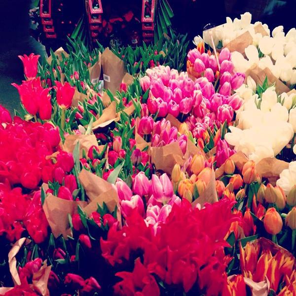 Photo taken at Whole Foods Market by lunani on 12/11/2012-加利福尼亚州库比蒂诺史蒂文斯希大道20955号 Photo taken at Whole Foods Market by lunani on 12/11/2012