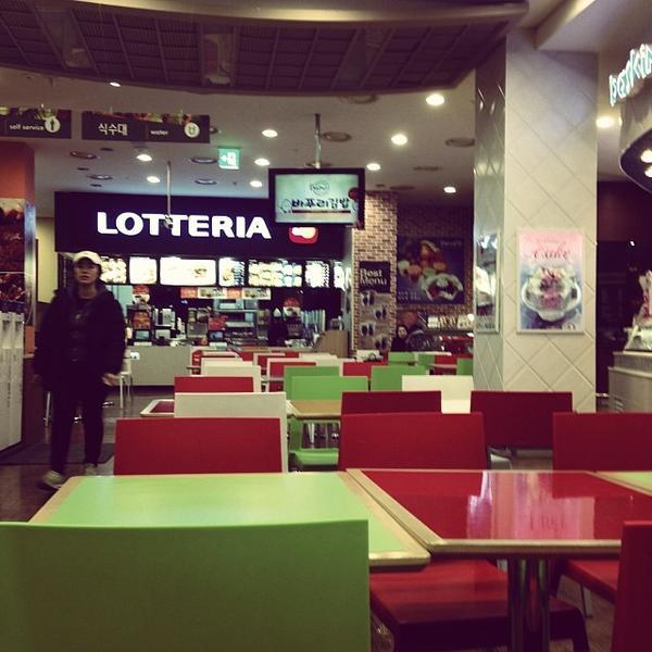 Photo taken at 홈플러스 (Home plus) by soojung c. on 1/27/2014-首尔市道峰区道峰路678号(放鹤店) Photo taken at 홈플러스 (Home plus) by soojung c. on 1/27/2014