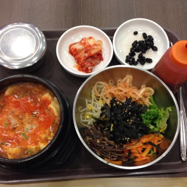 Photo taken at 홈플러스 (Home plus) by soojung c. on 4/24/2014-首尔市道峰区道峰路678号(放鹤店) Photo taken at 홈플러스 (Home plus) by soojung c. on 4/24/2014