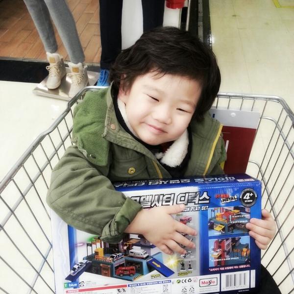 Photo taken at 홈플러스 (Home plus) by 부식 김. on 1/5/2014-首尔市道峰区道峰路678号(放鹤店) Photo taken at 홈플러스 (Home plus) by 부식 김. on 1/5/2014