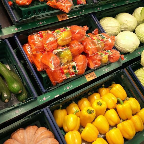 Photo taken at 이마트 (E-Mart) by Tae-ho K. on 3/14/2013