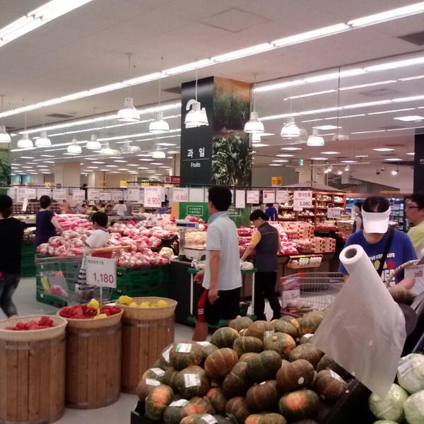 Photo taken at 이마트 (E-Mart) by Tae-ho K. on 6/22/2013