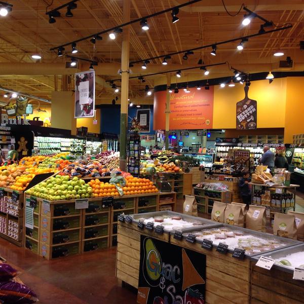 Photo taken at Whole Foods Market by Mark C. on 12/23/2014-印地安那 卡梅尔14598克莱露台大道(146西街) Photo taken at Whole Foods Market by Mark C. on 12/23/2014