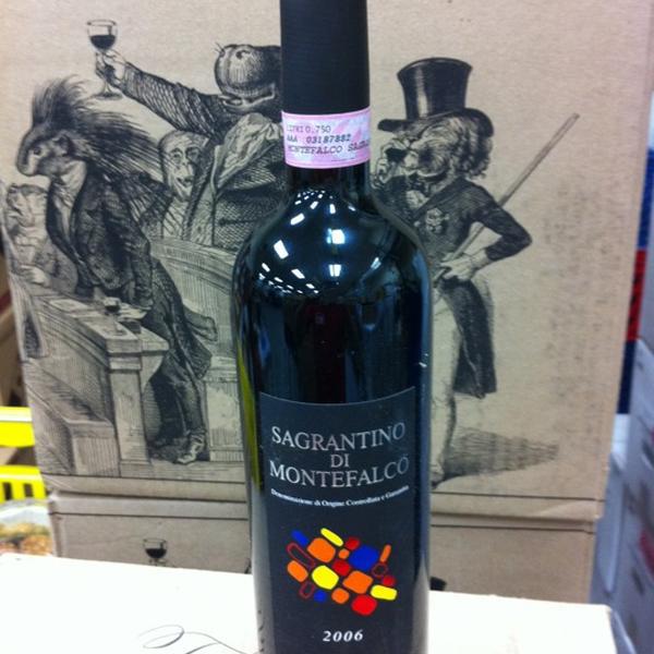 Photo taken at Trader Joe's by Matthew H. on 11/8/2012-加利福尼亚州雷德兰兹橘子大街552号(在珍珠街和斯图亚特街之间) Photo taken at Trader Joe's by Matthew H. on 11/8/2012