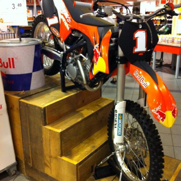 Photo taken at Albert Heijn by Wing L. on 5/28/2012-荷兰南荷兰省鹿特丹林班街121号 Photo taken at Albert Heijn by Wing L. on 5/28/2012