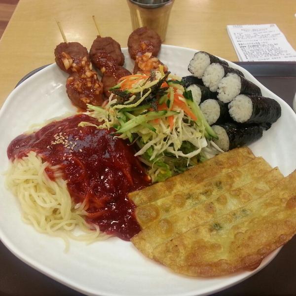 Photo taken at 홈플러스 (Home plus) by 아영 on 4/8/2013-大邱市达西区达句伐大路1467号(城西店) Photo taken at 홈플러스 (Home plus) by 아영 on 4/8/2013