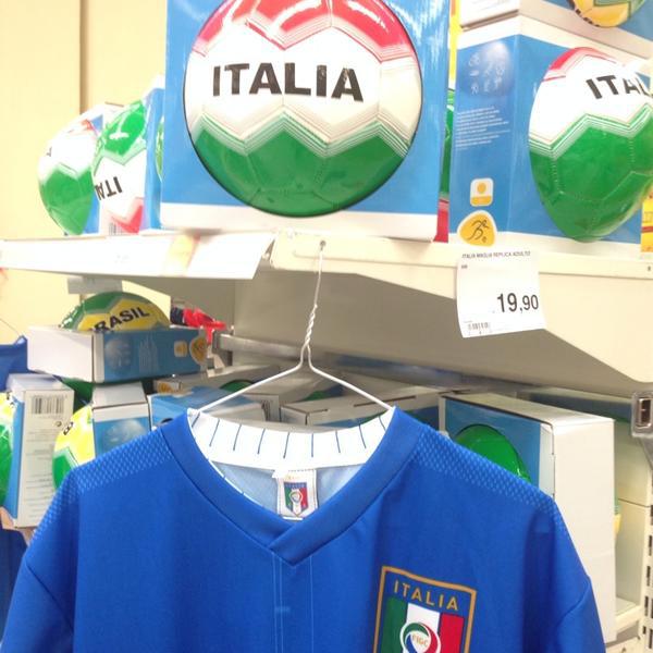 Photo taken at Auchan by Alessandro F. on 5/24/2014-意大利伦巴第马扎诺阿尔西德加斯派瑞路6 Photo taken at Auchan by Alessandro F. on 5/24/2014