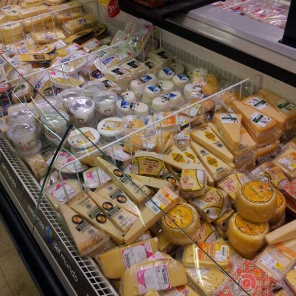 Photo taken at Carrefour El Saler by Pedro N. on 12/17/2012-西班牙巴伦西亚洛佩兹皮尼罗教授大道16号 Photo taken at Carrefour El Saler by Pedro N. on 12/17/2012