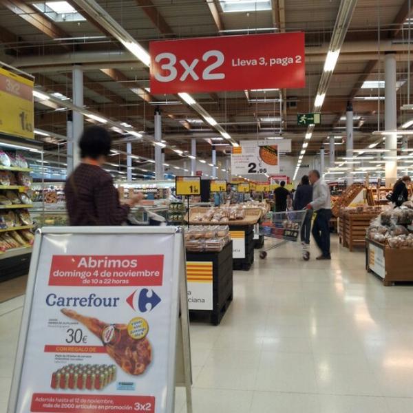 Photo taken at Carrefour El Saler by Pedro N. on 11/4/2012-西班牙巴伦西亚洛佩兹皮尼罗教授大道16号 Photo taken at Carrefour El Saler by Pedro N. on 11/4/2012