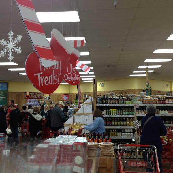 Photo taken at Trader Joe's by Marshall M. on 12/22/2012-美国加利福尼亚州费利蒙淘金路39324 Photo taken at Trader Joe's by Marshall M. on 12/22/2012