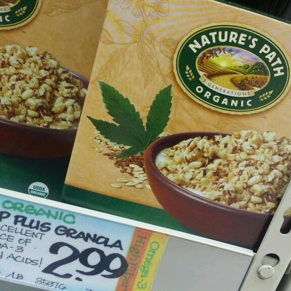 Photo taken at Trader Joe's by Riko on 3/3/2013-美国新泽西州韦斯特菲尔德榆树街155 Photo taken at Trader Joe's by Riko on 3/3/2013