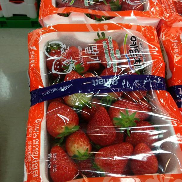 Photo taken at 이마트 (emart) by Kim H. on 3/27/2013-全罗北道全州市完山区中央洞96-1易买得超市 Photo taken at 이마트 (emart) by Kim H. on 3/27/2013