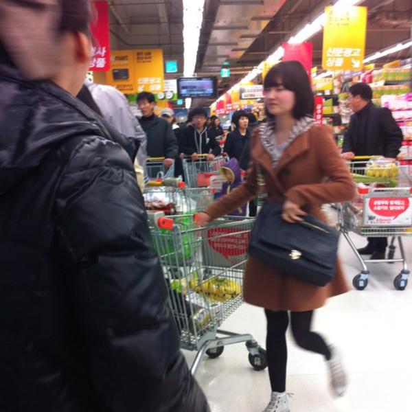 Photo taken at 이마트 (emart) by JOAEEN S. on 3/24/2012-全罗北道全州市完山区中央洞96-1易买得超市 Photo taken at 이마트 (emart) by JOAEEN S. on 3/24/2012