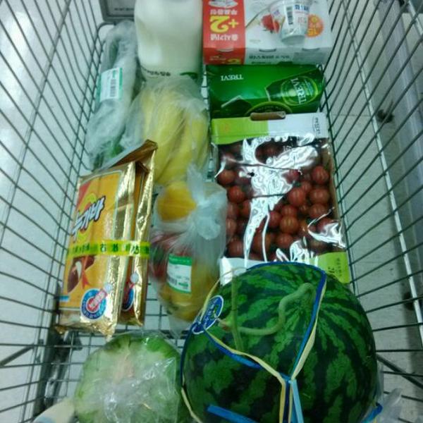 Photo taken at 이마트 (emart) by Chang Jae L. on 6/1/2012-全罗北道全州市完山区中央洞96-1易买得超市 Photo taken at 이마트 (emart) by Chang Jae L. on 6/1/2012