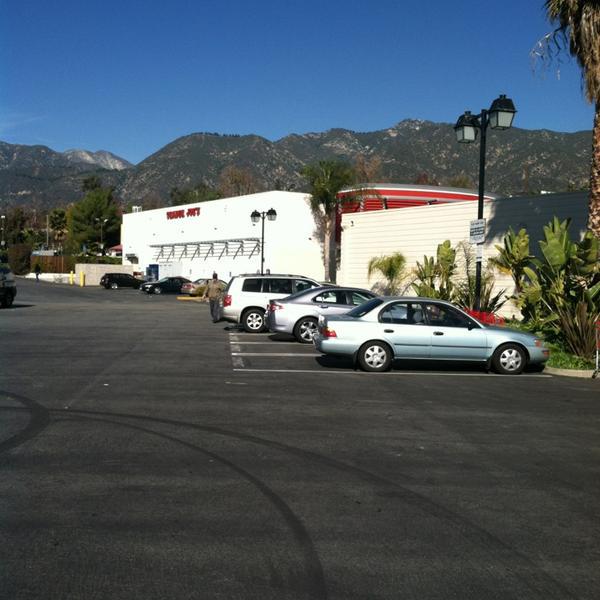 Photo taken at Trader Joe's by Jaime P. on 1/15/2013-美国加利福尼亚州帕萨迪纳罗斯米德大道北467 Photo taken at Trader Joe's by Jaime P. on 1/15/2013