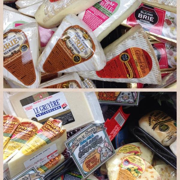 Photo taken at Trader Joe's by Cathy V. on 2/10/2013-内华达州拉斯维加斯市迪凯特大道2101号 Photo taken at Trader Joe's by Cathy V. on 2/10/2013