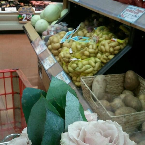 Photo taken at Trader Joe's by Janelle B. on 6/27/2012-美国加利福尼亚州塔斯廷新港大道12932 Photo taken at Trader Joe's by Janelle B. on 6/27/2012