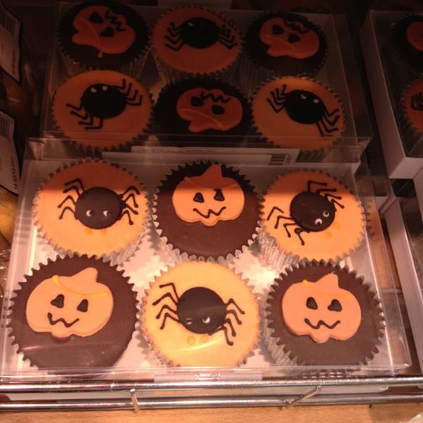 Photo taken at Waitrose by Jakhongir N. on 10/26/2012-英国伦敦威斯敏斯特马里波恩大街98-101 Photo taken at Waitrose by Jakhongir N. on 10/26/2012