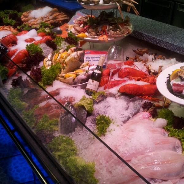 Photo taken at Simonis aan de Haven by Bernd N. on 11/18/2012-荷兰南荷兰省斯赫弗宁恩鱼拍卖路20 Photo taken at Simonis aan de Haven by Bernd N. on 11/18/2012