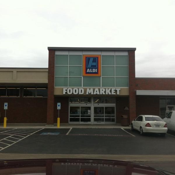 Photo taken at Aldi by Dedrick W. on 1/14/2011