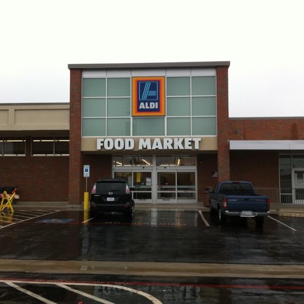 Photo taken at Aldi by Dedrick W. on 12/28/2010
