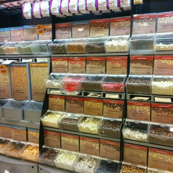 Photo taken at ICA Maxi by Dani Y. on 4/13/2015